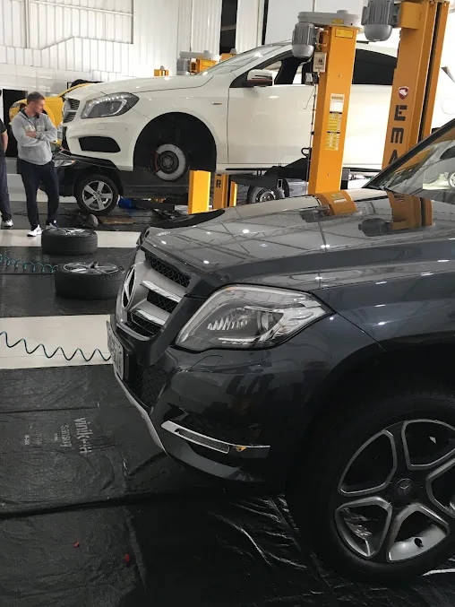 Fachada da AGIS Car Service no Batel