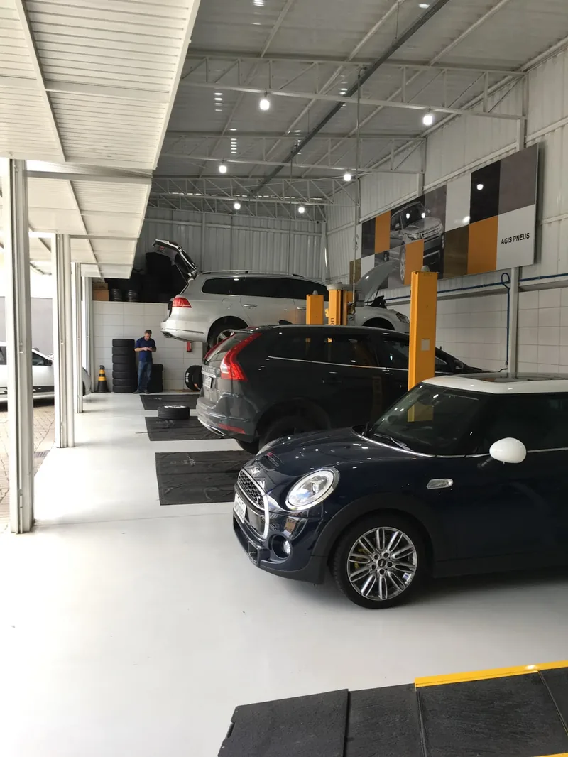 Veículos em atendimento na AGIS Car Service