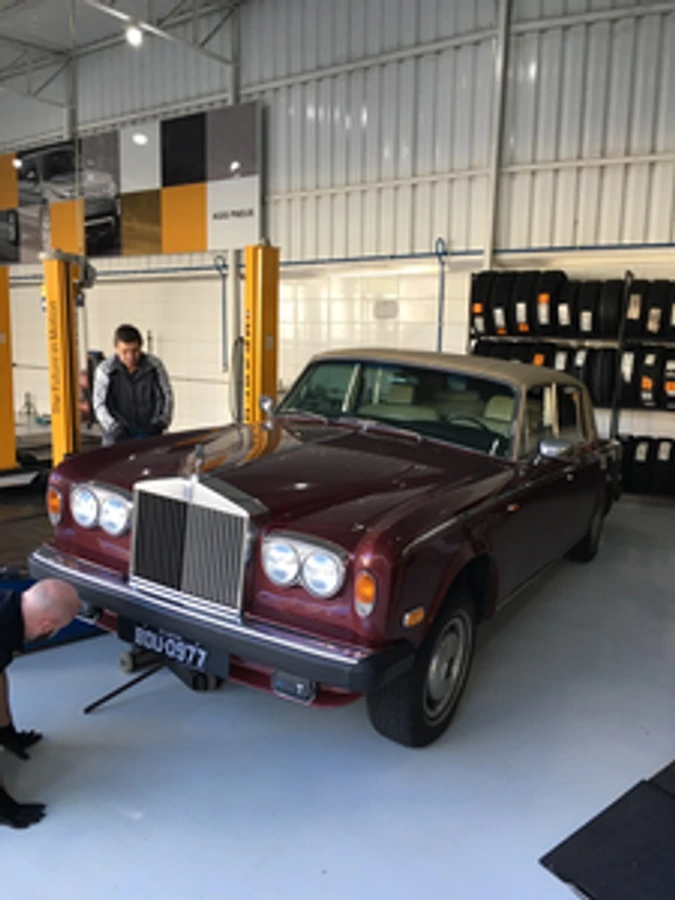 Rolls-Royce em atendimento na oficina